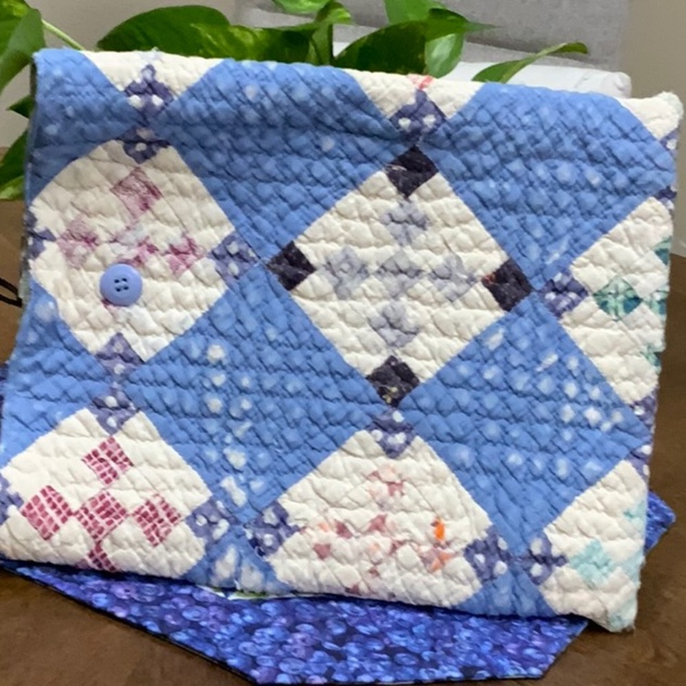 ❣️Handmade quilted vintage IPad cover.